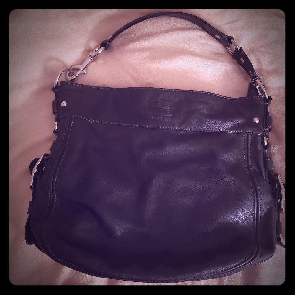 Coach bag! Fantastic condition!
Small stain inside bag, otherwise amazing!